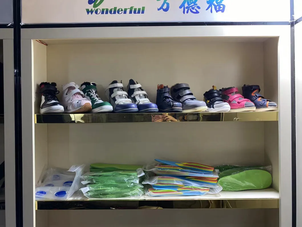 China Medical Children′s Orthopedic Shoes Children′s Orthopedic Shoes Kids with Flat Feet