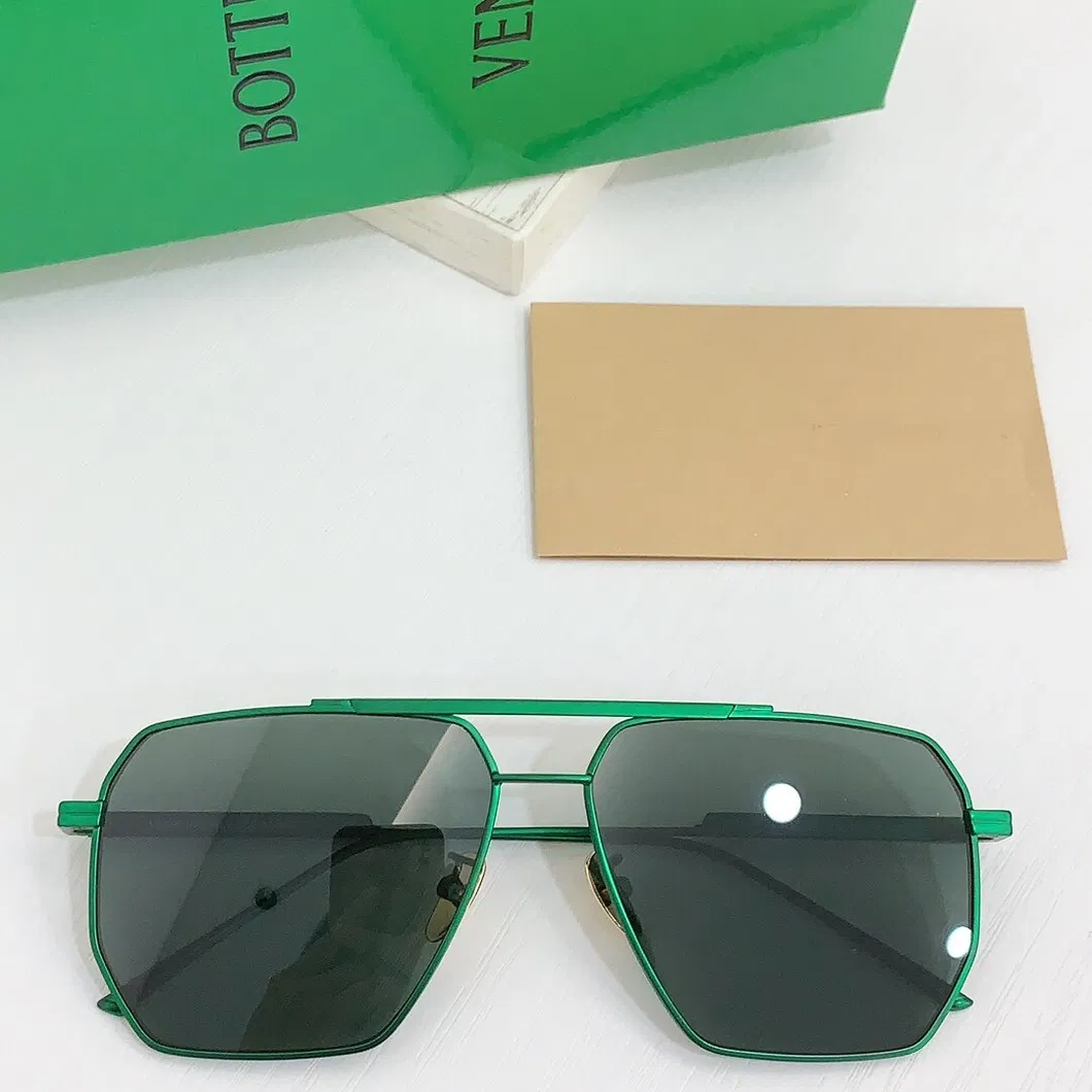 Wholesale Designer Women′s Sunglasses Replica Men′s Polarized Sunglasses Complete Set Packaging