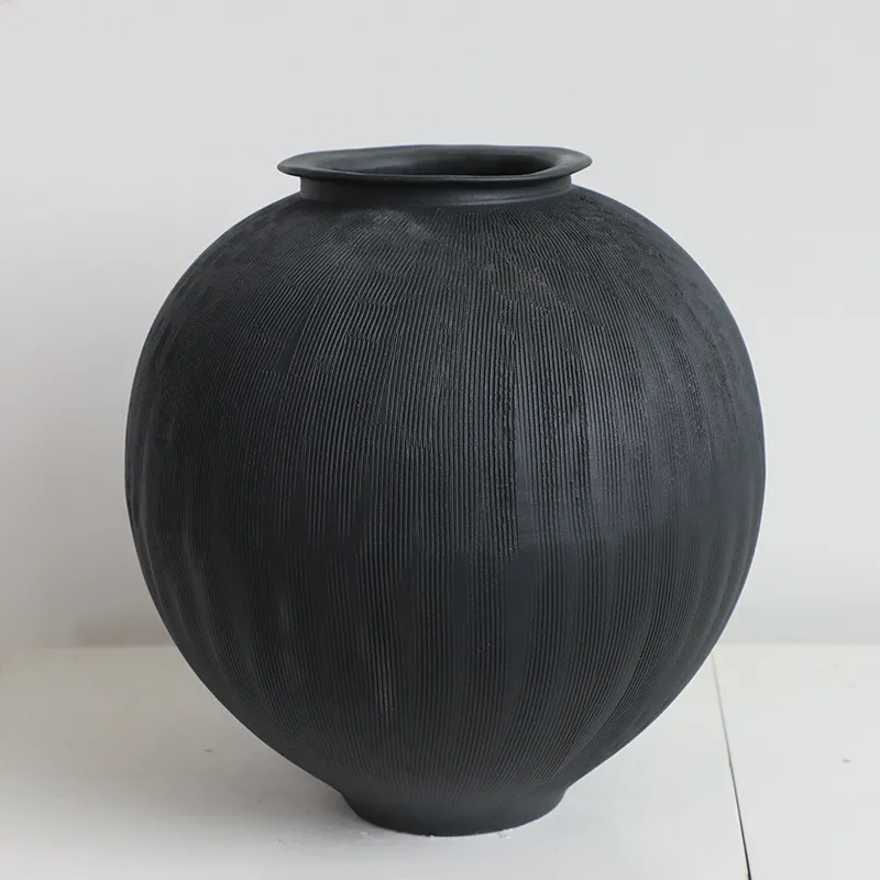 Japanese Wabi-Sabi Italian Minimalist Drawing Black Clay Pot Medieval Vase Flower Ware Decoration Dry Flower Flower Ware Homesay