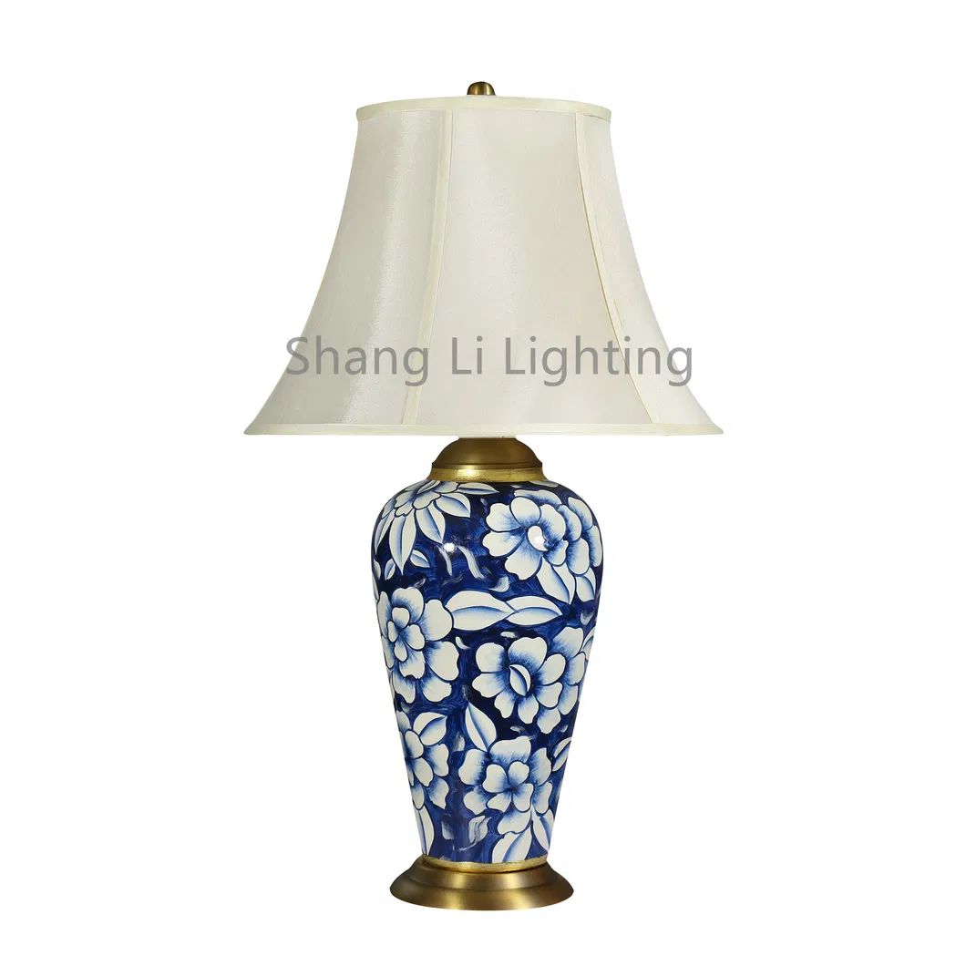 American-Style Villa Living Room Large High-End Table Lamp Chinese Retro Luxury Bedroom Bedside Full Copper Blue and White Ceramic Table Lamp