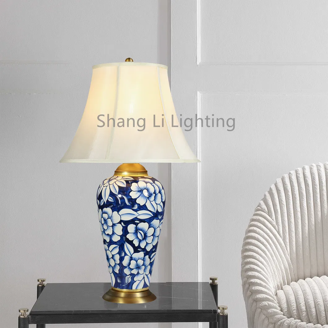 American-Style Villa Living Room Large High-End Table Lamp Chinese Retro Luxury Bedroom Bedside Full Copper Blue and White Ceramic Table Lamp