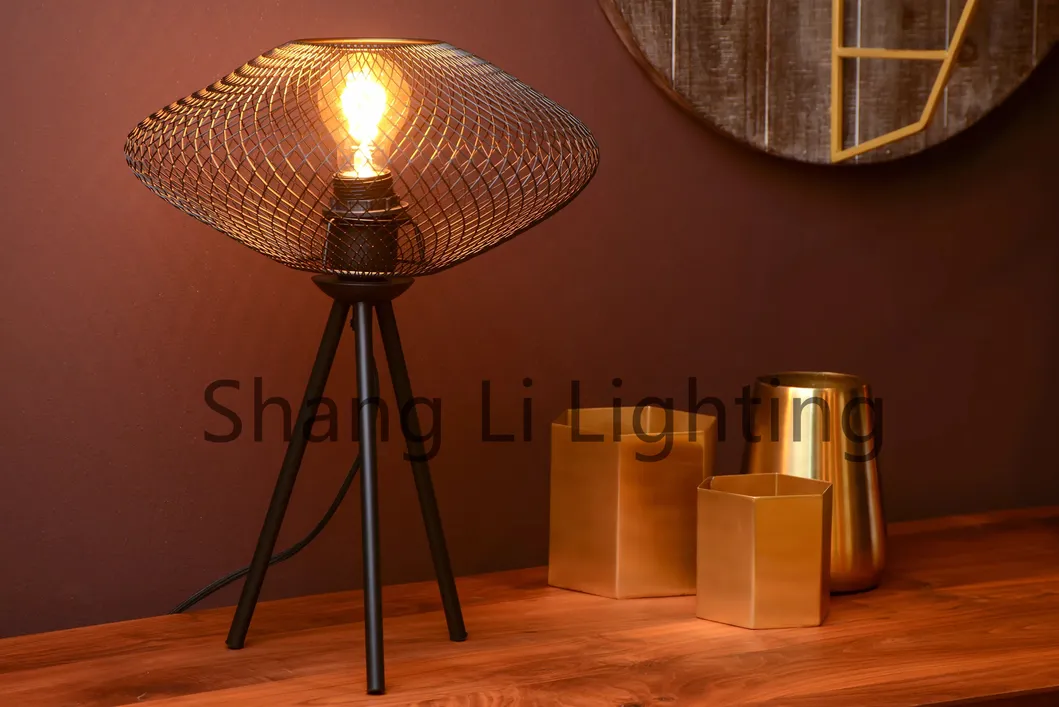 European and American Country Style Living Room Table Lamp, Simple and Romantic Bedroom, Decorative Lamp, Natural Hollow out Nordic Style Table Lamp, Creative T