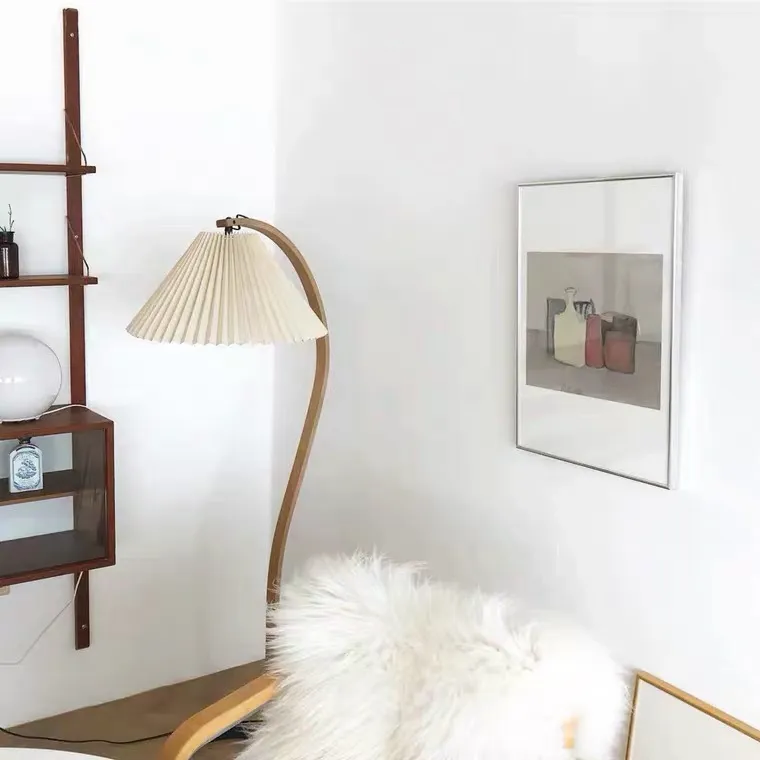 Korean Blogger′ S Same Style Retro Pleated Floor Lamp