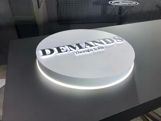 Outdoor Wall Mounted LED Light Box Sign Blade Round Light Box Signage Circle Sign