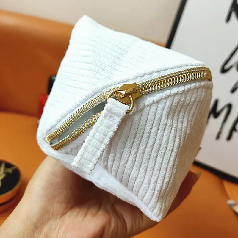 Elegant Cosmetic Bag for Makeup Essentials and Travel Needs