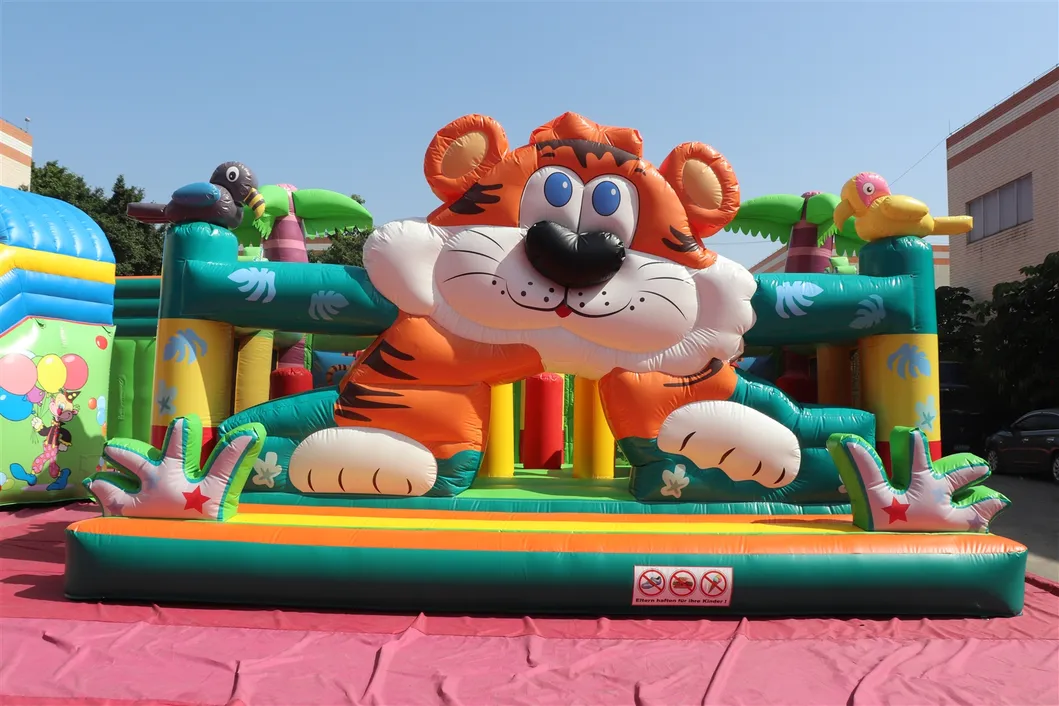 New Style Inflatable Tiger Fun City with Obstacle Courses for Kids (AQ13212)