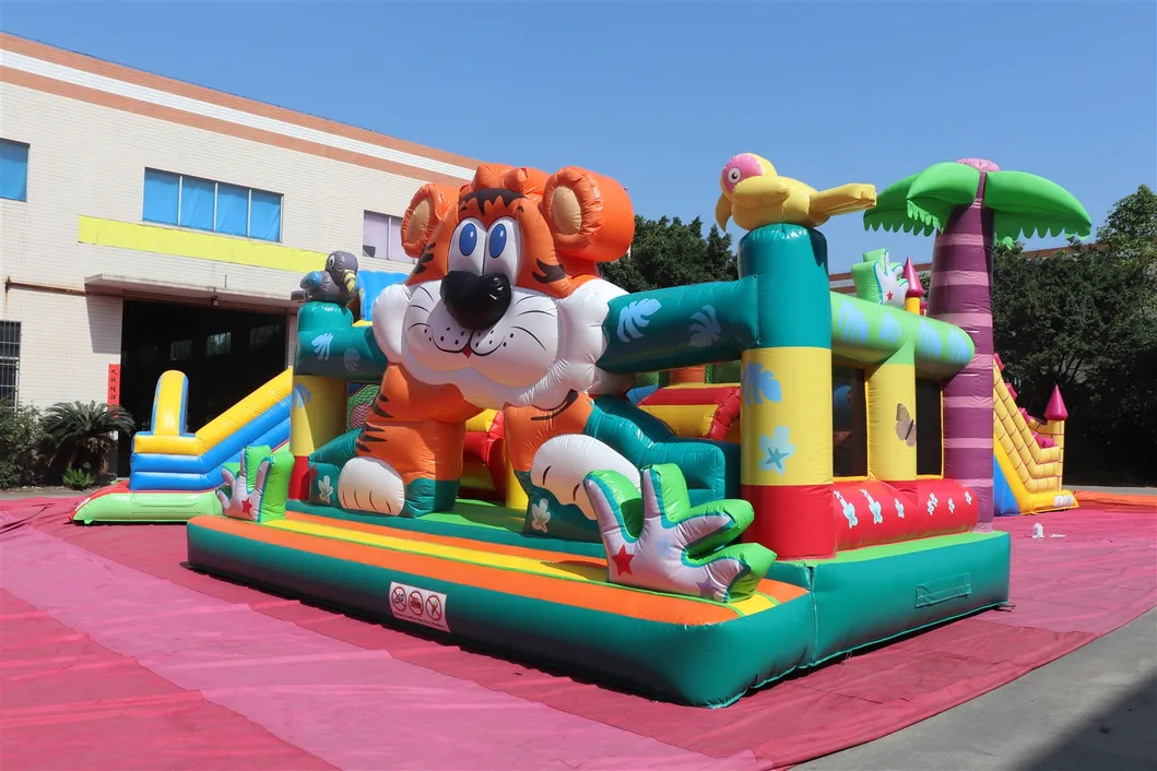 New Style Inflatable Tiger Fun City with Obstacle Courses for Kids (AQ13212)