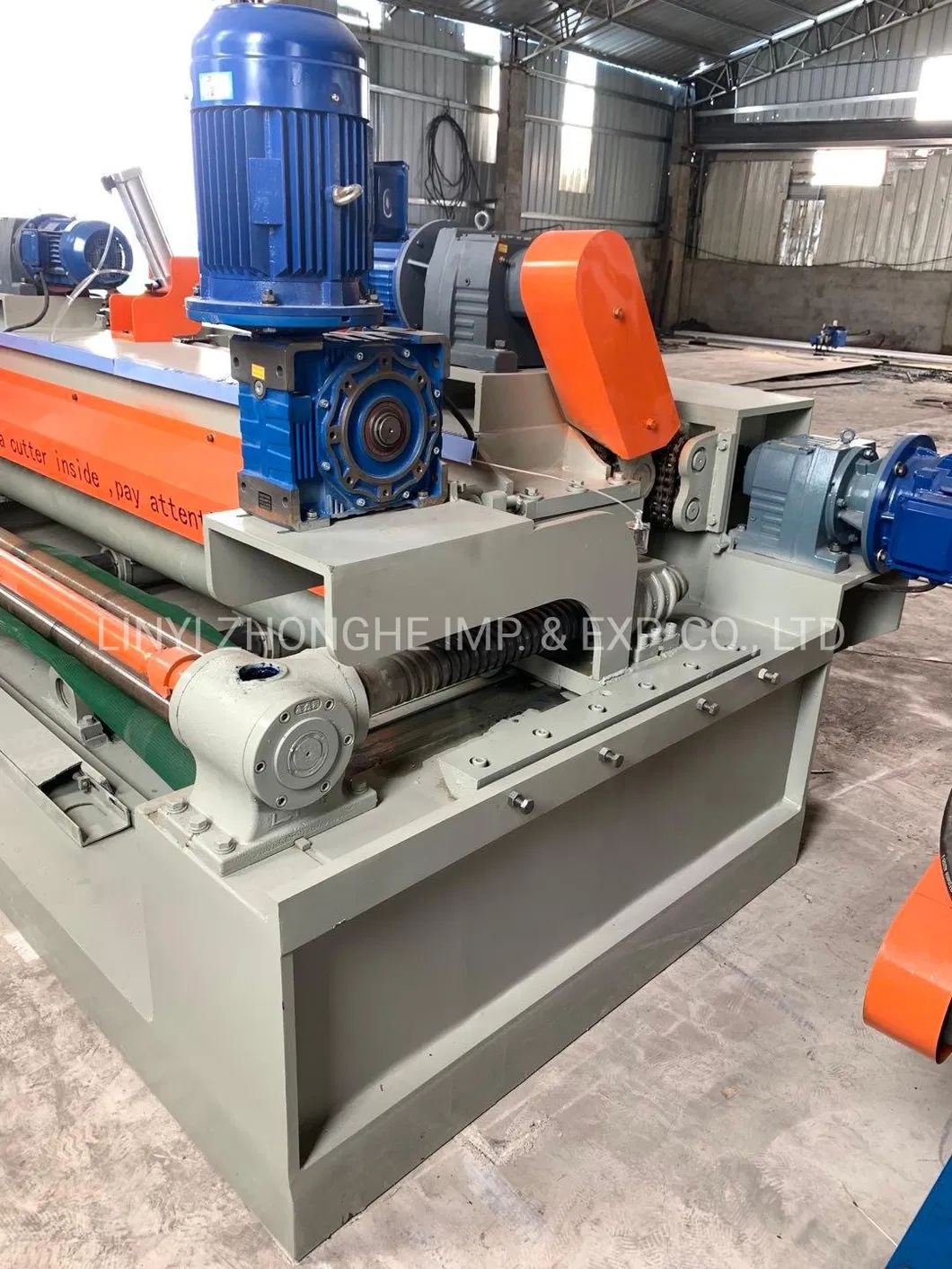 Spindle Less Veneer Peeling Cutting Machine with Guillotine