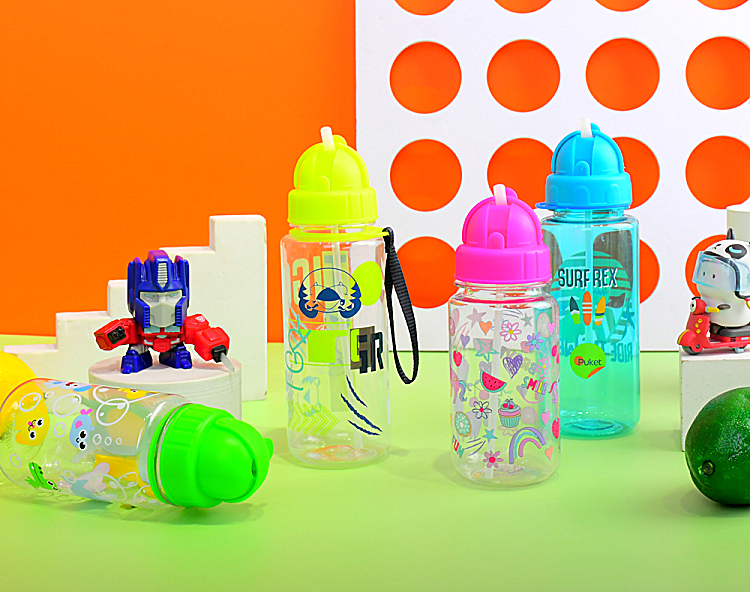 0.55L Eco friendly  wholesale custom logo and pattern Portable cute bpa free plastic kids water bottle with sippy