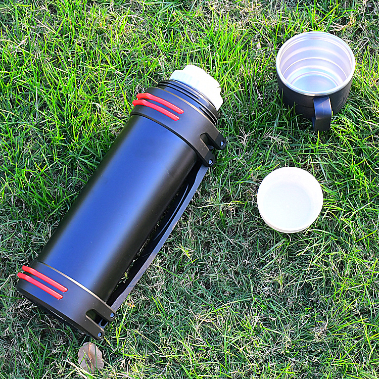 2000ml/2L Stainless Steel Travel  Portable Large Capacity Outdoor Camping SUS304 Sports water bottle