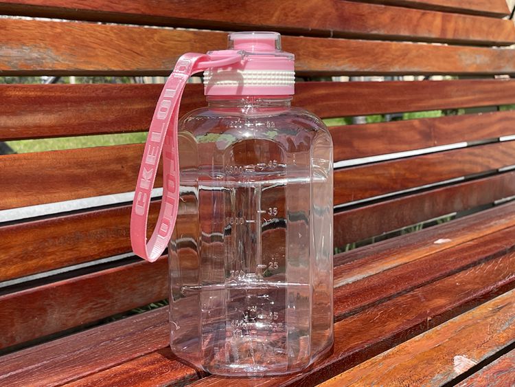 Big High Quality Customizable Wholesale 1700ml Plastic Sports Water Bottle Clear Plastic Gallon Jug with Handle