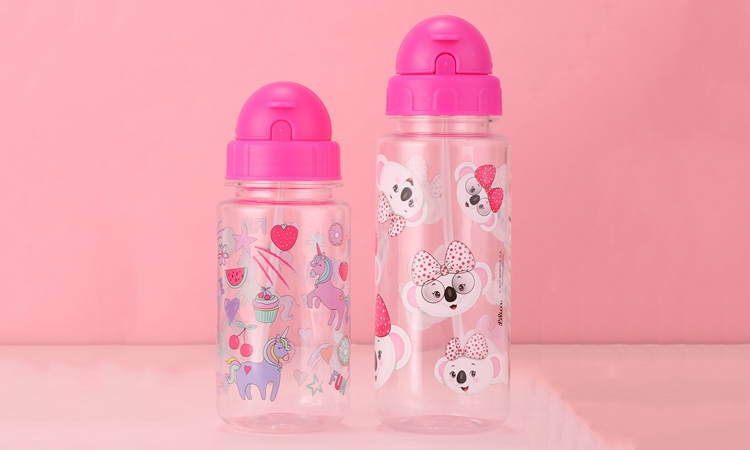 Custom 450ml/550ml cute cartoon drinking bottle Food grade Kids Water Bottle with straw lid and portable rope