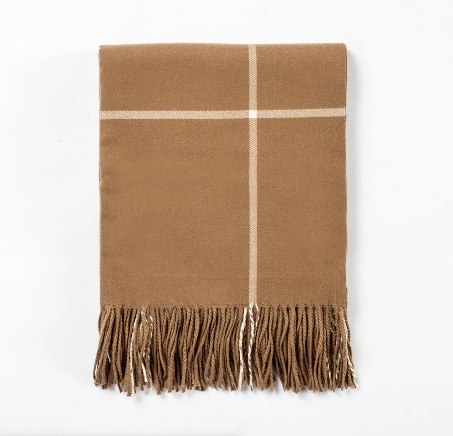 Pure Wool Plaid Blanket Featuring Trendy Tassels for Cozy Sofas