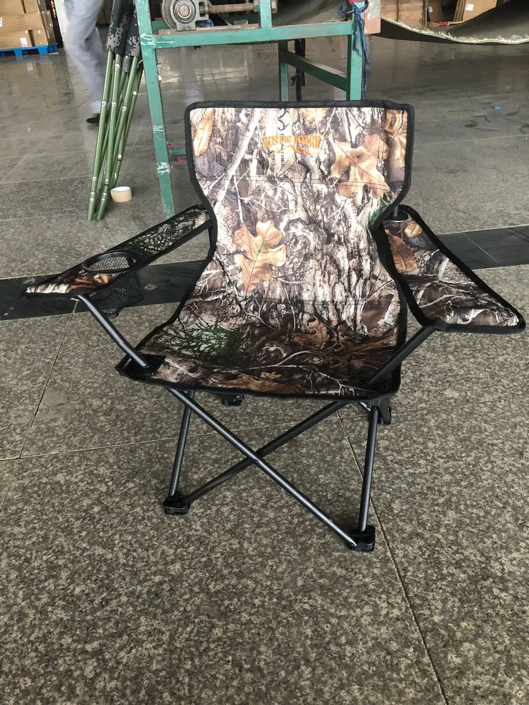 Portable Camouflage Lightweight Classic Folding Camping Folding Chair with Mesh Cup Holder