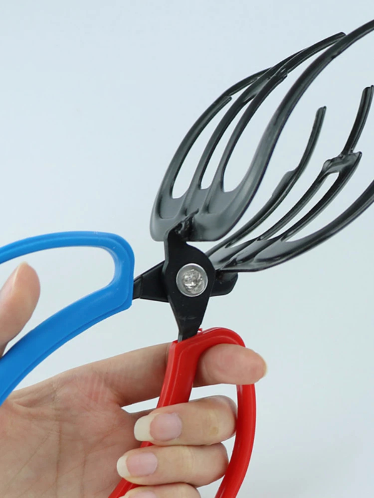 Multi-functional fish catcher dirt-free hand fish clip pliers anti-slip control fishing device hand sub-fish clip pliers Mass Production Wholesale