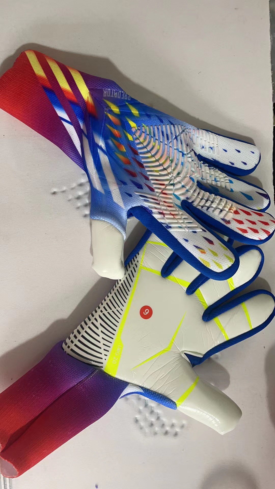 Professional goalkeeper football gloves Adult goalkeeper Falcon Children's game non-slip wear breathable football gloves China Industrial Supplier Chain
