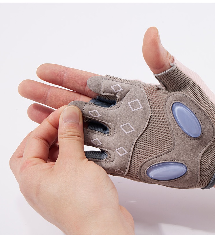 Sports half finger liquid silicone protective fitness gloves breathable thick palm mat wear-resistant non-slip fingers Export Wholesale
