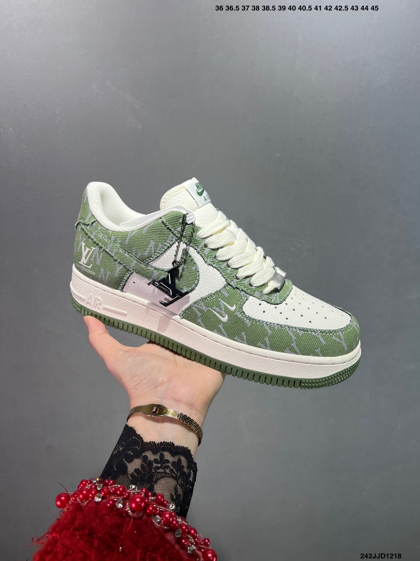 NIKE AIR FORCE 1