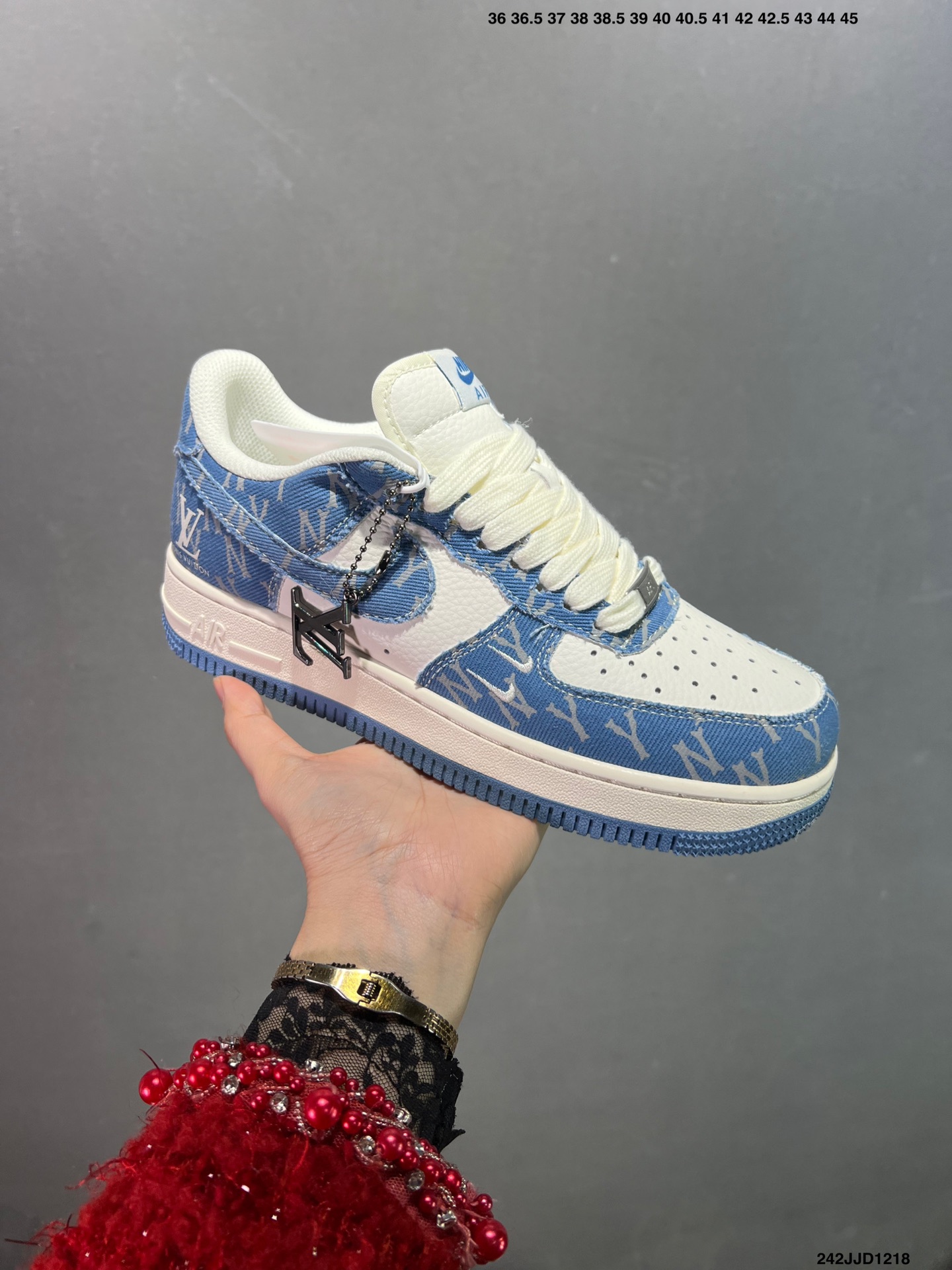 NIKE AIR FORCE 1