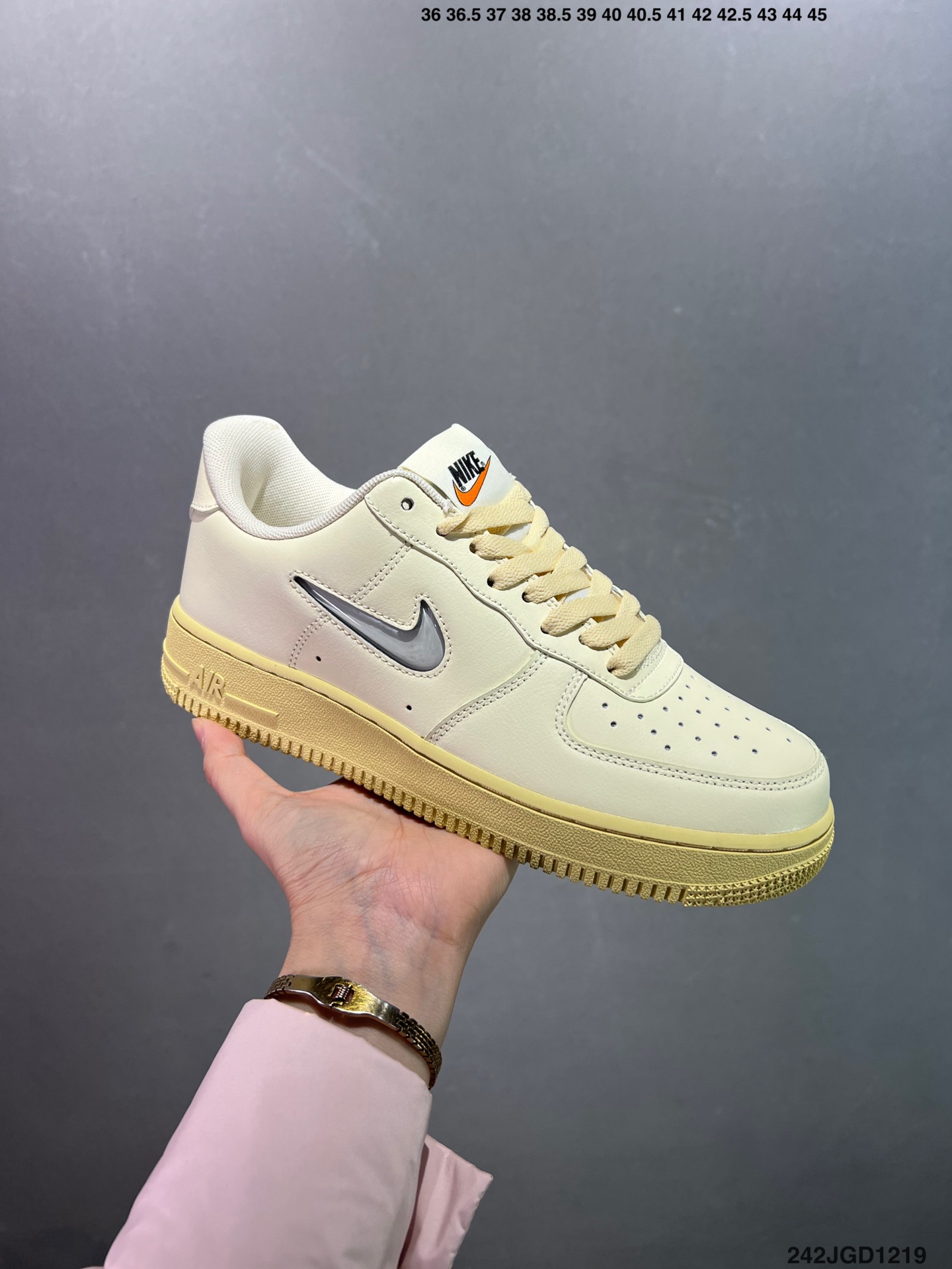 NIKE AIR FORCE 1