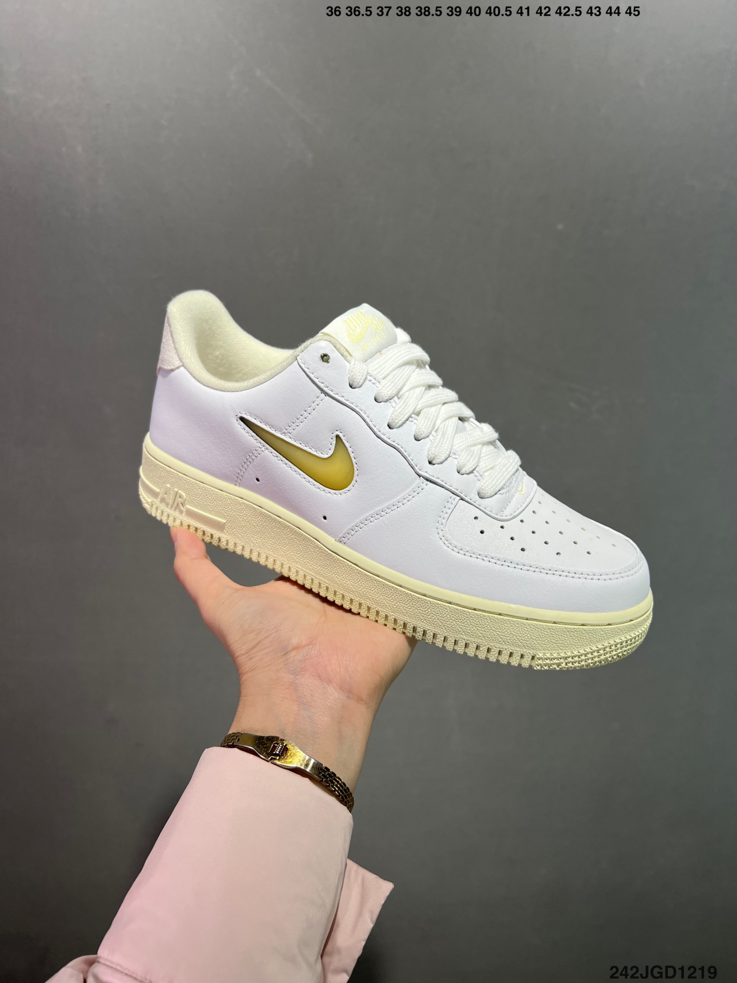 NIKE AIR FORCE 1